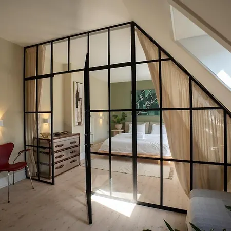 Bright And Spacious Penthouse In