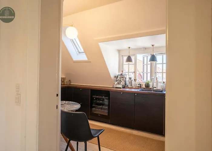 Bright And Spacious Penthouse In Apartment *